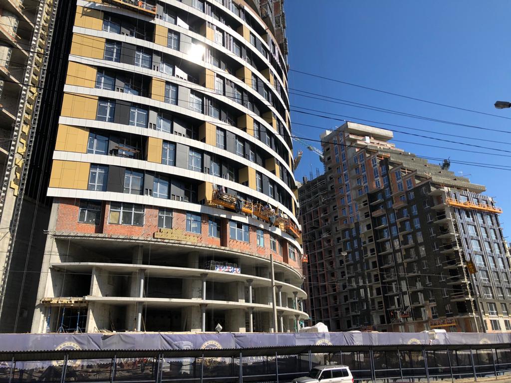 Brand new large apartment with great views and close to Metro station