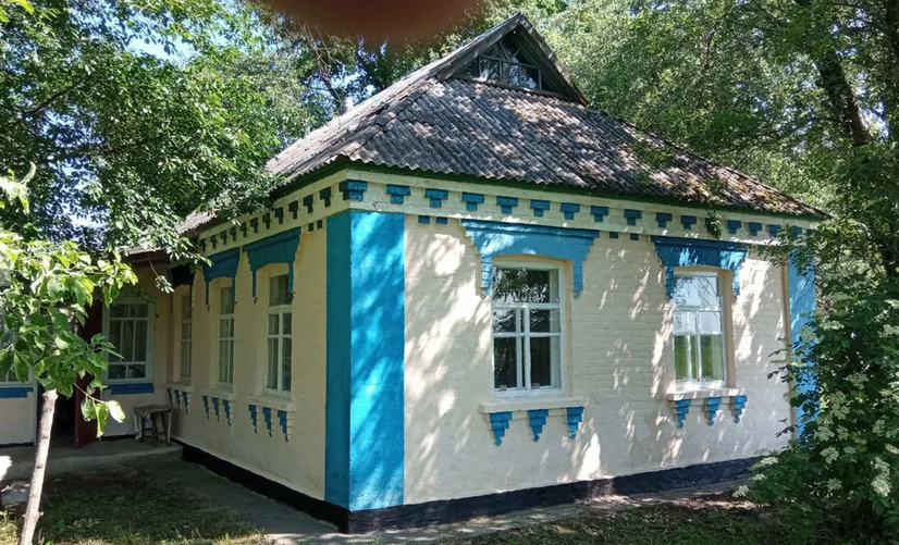 Traditional property for sale in Ukraine with large garden with fruit trees